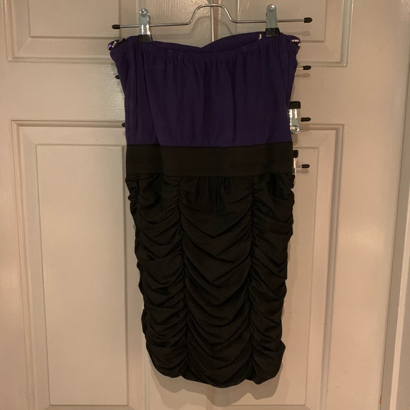 Cocktail dress with sparkle accents - Picture 2 of 4